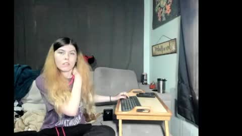 roxihazeleyes online show from 2, 6, 2026