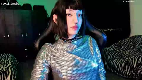 Snapshot of roxy_toxic chatting on 11, 11, 2025 Roxy Independient model Help me to reach 50 thumbs up online show from 11, 11, 2025