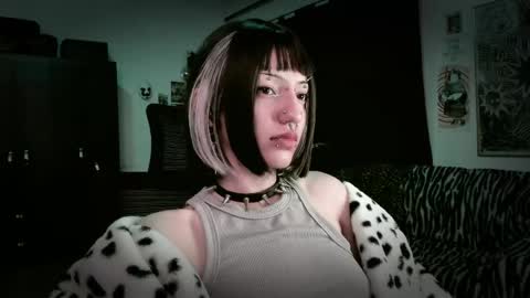 Snapshot of roxy_toxic chatting on 15, 5, 2026 Roxy Independient model Help me to reach 50 thumbs up online show from 15, 5, 2026