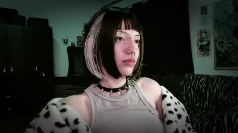 Snapshot of roxy_toxic chatting on 15, 5, 2026 Roxy Independient model Help me to reach 50 thumbs up online show from 15, 5, 2026