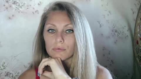 Snapshot of roxyfox18x01 chatting on 25, 9, 2025 roxyfox18x01 online show from 25, 9, 2025