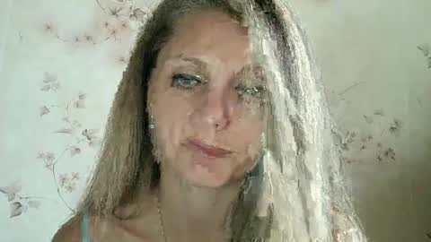 Snapshot of roxyfox18x01 chatting on 28, 9, 2025 roxyfox18x01 online show from 28, 9, 2025