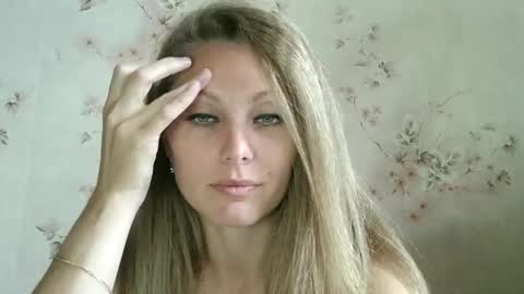 Snapshot of roxyfox18x01 chatting on 29, 9, 2025 roxyfox18x01 online show from 29, 9, 2025