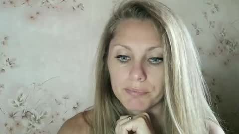 Snapshot of roxyfox18x01 chatting on 30, 9, 2025 roxyfox18x01 online show from 30, 9, 2025