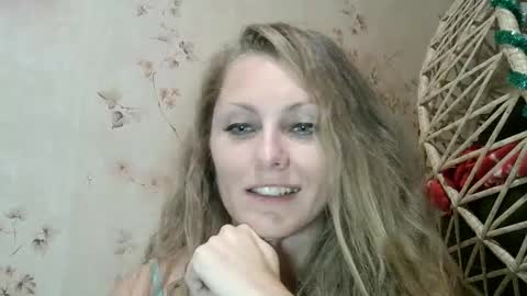 Snapshot of roxyfox18x01 chatting on 3, 10, 2025 roxyfox18x01 online show from 3, 10, 2025