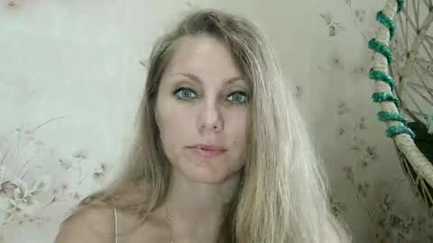 Snapshot of roxyfox18x01 chatting on 10, 10, 2025 roxyfox18x01 online show from 10, 10, 2025