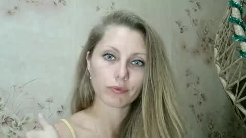 Snapshot of roxyfox18x01 chatting on 10, 10, 2025 roxyfox18x01 online show from 10, 10, 2025