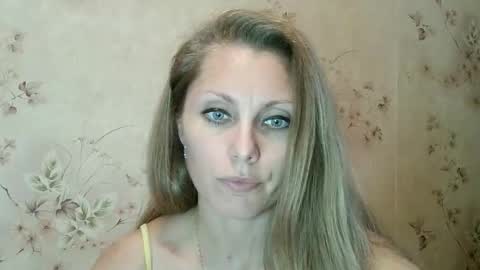 Snapshot of roxyfox18x01 chatting on 11, 10, 2025 roxyfox18x01 online show from 11, 10, 2025