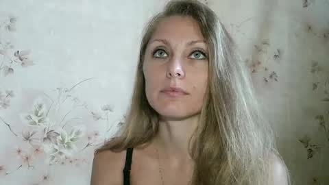 Snapshot of roxyfox18x01 chatting on 15, 10, 2025 roxyfox18x01 online show from 15, 10, 2025