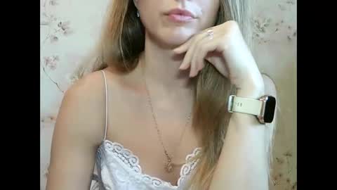 Snapshot of roxyfox18x01 chatting on 23, 10, 2025 roxyfox18x01 online show from 23, 10, 2025