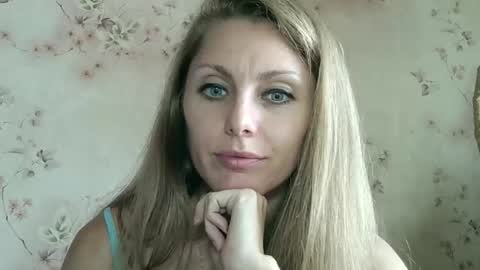 Snapshot of roxyfox18x01 chatting on 29, 10, 2025 roxyfox18x01 online show from 29, 10, 2025