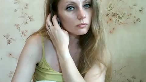 Snapshot of roxyfox18x01 chatting on 13, 6, 2026 roxyfox18x01 online show from 13, 6, 2026