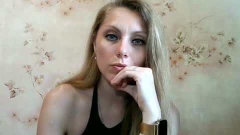 Snapshot of roxyfox18x01 chatting on 16, 6, 2026 roxyfox18x01 online show from 16, 6, 2026