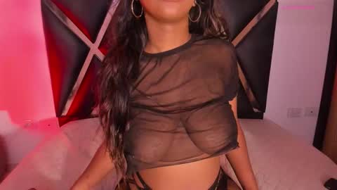 Snapshot of roxyjordan chatting on 6, 1, 2026 Roxxy Queen online show from 6, 1, 2026