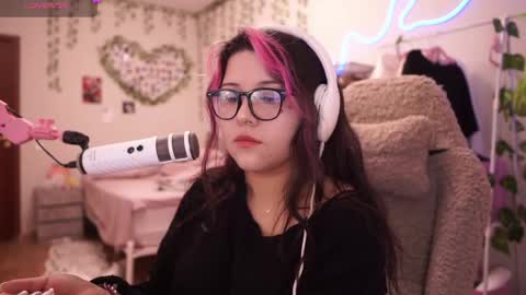 roxysuh online show from 5, 4, 2026