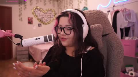 roxysuh online show from 11, 4, 2026