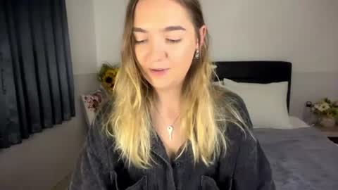 Snapshot of roxysweetdream chatting on 7, 7, 2026 Roxy online show from 7, 7, 2026