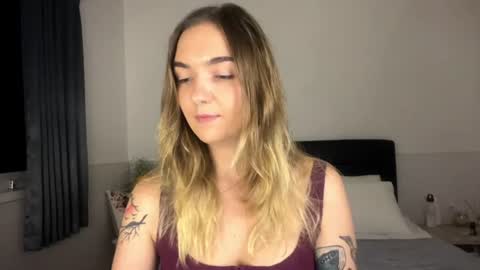 Snapshot of roxysweetdream chatting on 9, 7, 2026 Roxy online show from 9, 7, 2026