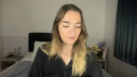 Snapshot of roxysweetdream chatting on 23, 7, 2026 Roxy online show from 23, 7, 2026