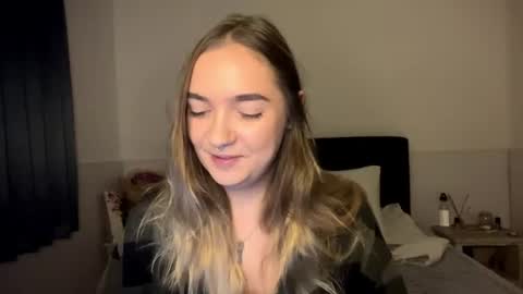 Snapshot of roxysweetdream chatting on 26, 7, 2026 Roxy online show from 26, 7, 2026