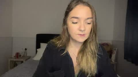 Snapshot of roxysweetdream chatting on 27, 7, 2026 Roxy online show from 27, 7, 2026