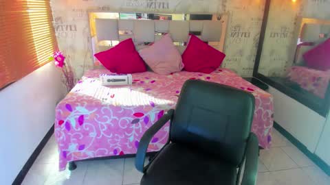   online show from 8, 11, 2025