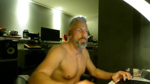 Snapshot of ruffi77 chatting on 11, 2, 2025 Chico que rico Caliente online show from 11, 2, 2025