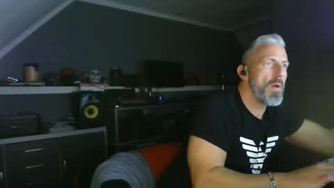 Snapshot of ruffi77 chatting on 16, 2, 2025 Chico que rico Caliente online show from 16, 2, 2025