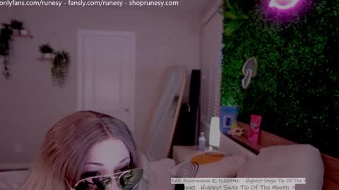 Snapshot of runesy chatting on 19, 9, 2025 Lady online show from 19, 9, 2025