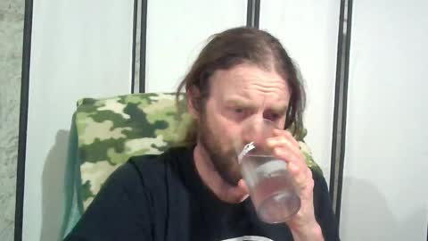 Snapshot of rwb1982 chatting on 19, 4, 2026 rwb1982 online show from 19, 4, 2026