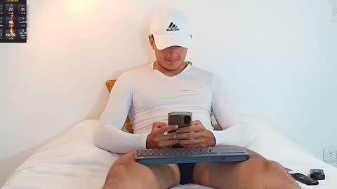 Snapshot of ryamcoast chatting on 3, 11, 2025 Sr Coast online show from 3, 11, 2025