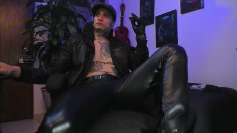 Snapshot of ryuk_it chatting on 5, 11, 2025 leopmonk help me reach 100 thumbs up online show from 5, 11, 2025