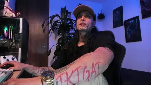 Snapshot of ryuk_it chatting on 10, 11, 2025 leopmonk help me reach 100 thumbs up online show from 10, 11, 2025