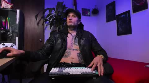 Snapshot of ryuk_it chatting on 14, 11, 2025 leopmonk help me reach 100 thumbs up online show from 14, 11, 2025