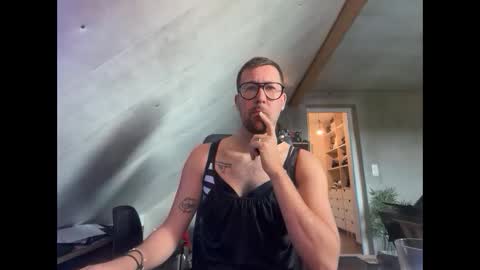 Snapshot of s1ave1989 chatting on 18, 11, 2025 s1ave1989 online show from 18, 11, 2025