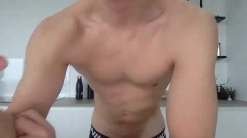 Snapshot of s476890 chatting on 5, 3, 2025 s476890 online show from 5, 3, 2025
