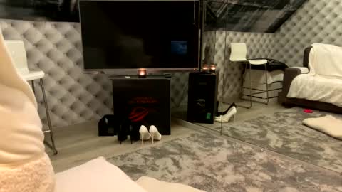 Snapshot of s_______________ chatting on 11, 3, 2025 Laura online show from 11, 3, 2025