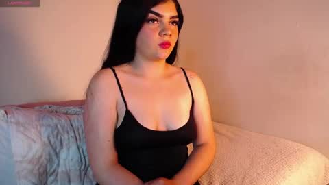 saaraaah_ online show from 19, 11, 2025