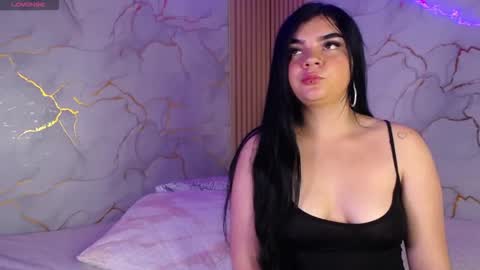 saaraaah_ online show from 25, 11, 2025