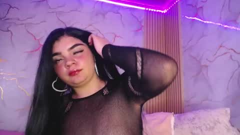 saaraaah_ online show from 28, 11, 2025