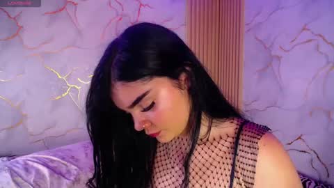 saaraaah_ online show from 2, 12, 2025