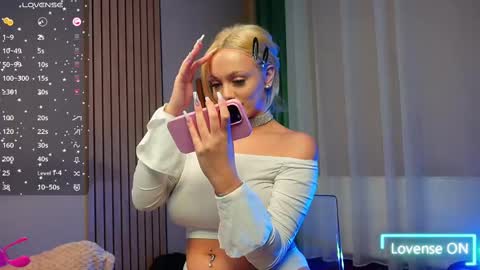 SabrinaJade online show from 5, 3, 2025