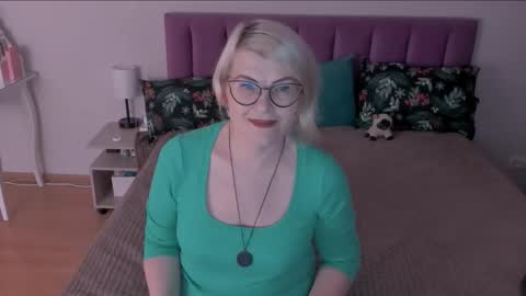 Sabrina MacMarren online show from 28, 2, 2025