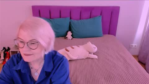 Sabrina MacMarren online show from 14, 9, 2025