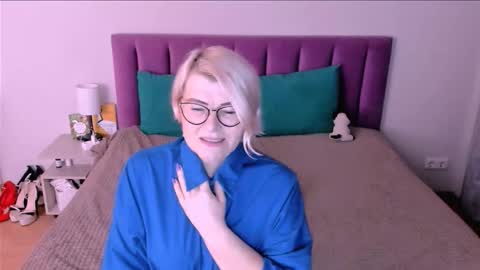 Sabrina MacMarren online show from 6, 11, 2025