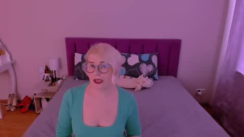 Sabrina MacMarren online show from 2, 2, 2026