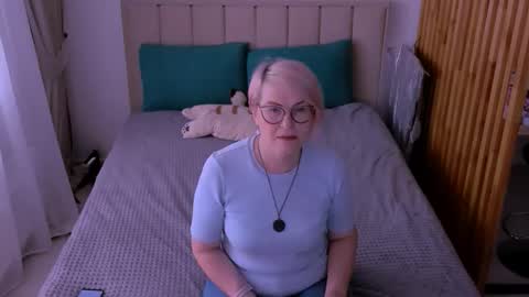 Sabrina MacMarren online show from 3, 3, 2026