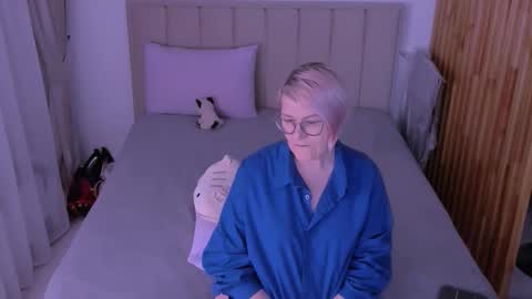 Sabrina MacMarren online show from 21, 3, 2026