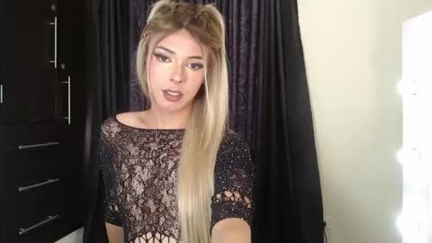 Snapshot of sabrinatshot chatting on 23, 5, 2026 sabrinatshot online show from 23, 5, 2026