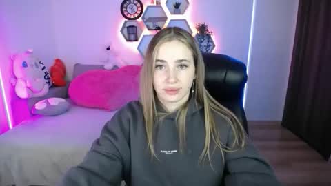 Snapshot of sabrinviolet chatting on 11, 5, 2026 Sabrina Violet online show from 11, 5, 2026